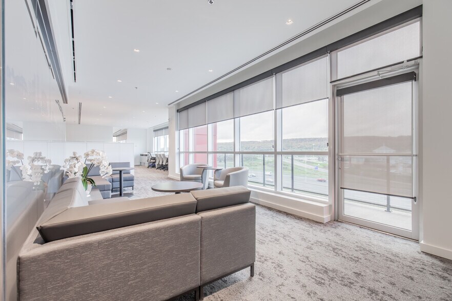 More Photos Of 13 Windward Dr, Grimsby Medical For Lease