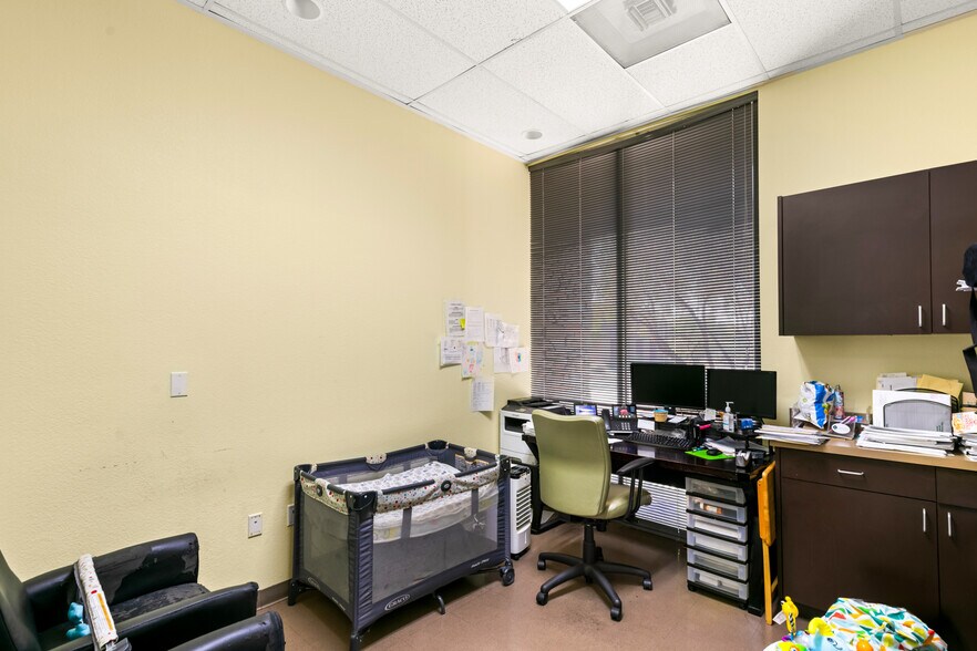 More Photos Of 7170 Smoke Ranch Rd, Las Vegas Office For Lease