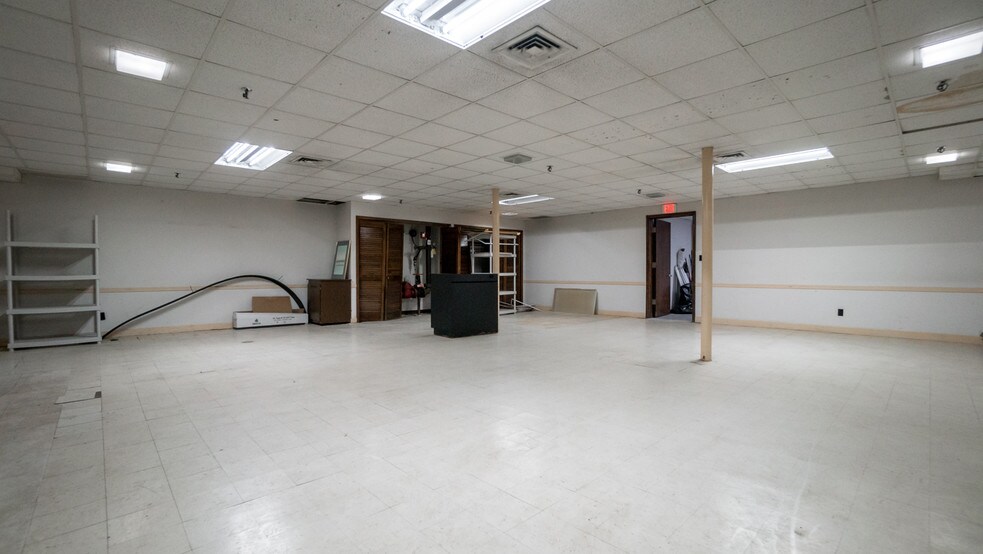 More Photos Of 7007 Calumet Ave, Hammond General Retail For Sale