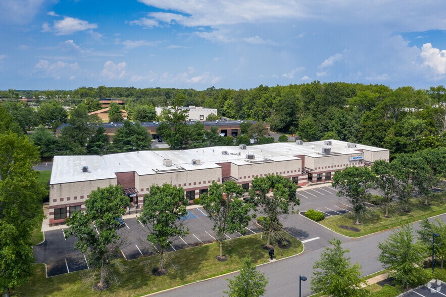 More Photos Of 8 Commerce Way, Hamilton Light Distribution For Lease