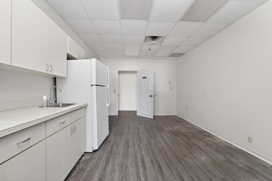 More Photos Of 106-109 N Evers St, Plant City Medical For Sale