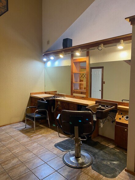 More Photos Of 8491 US Highway 281 N, Spring Branch Showroom For Sale