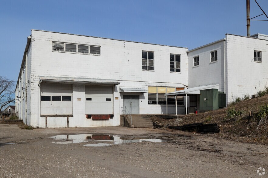 More Photos Of 209 W Main St, Linn Warehouse For Sale