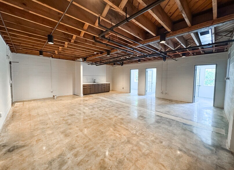 More Photos Of 1881 Howell Mill Rd NW, Atlanta Office For Lease