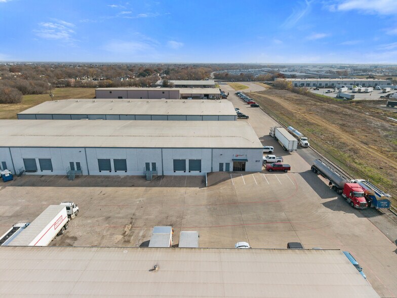 More Photos Of 812-814 Blue Mound Rd, Saginaw Warehouse For Lease