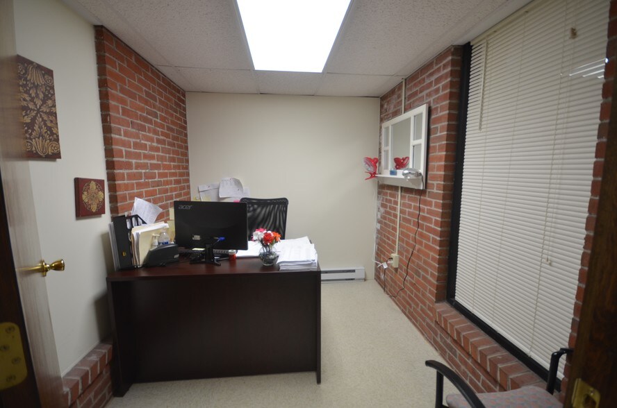 More Photos Of 20 Maple St, Springfield Office For Sale