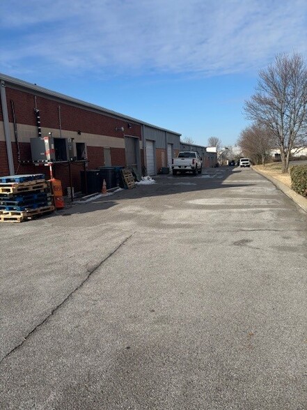 More Photos Of 131 Weakley Ln, Smyrna Flex For Lease