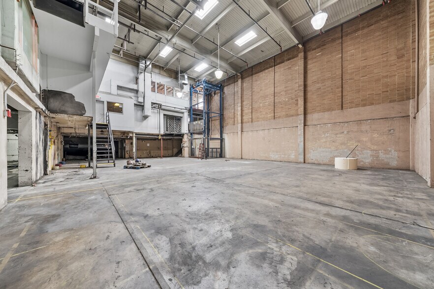 More Photos Of 33 N Fir St, Medford Industrial For Sale