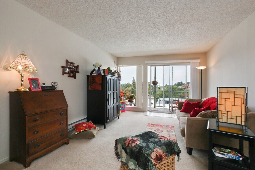 More Photos Of 2200 Village Ct, Belmont Apartments For Sale