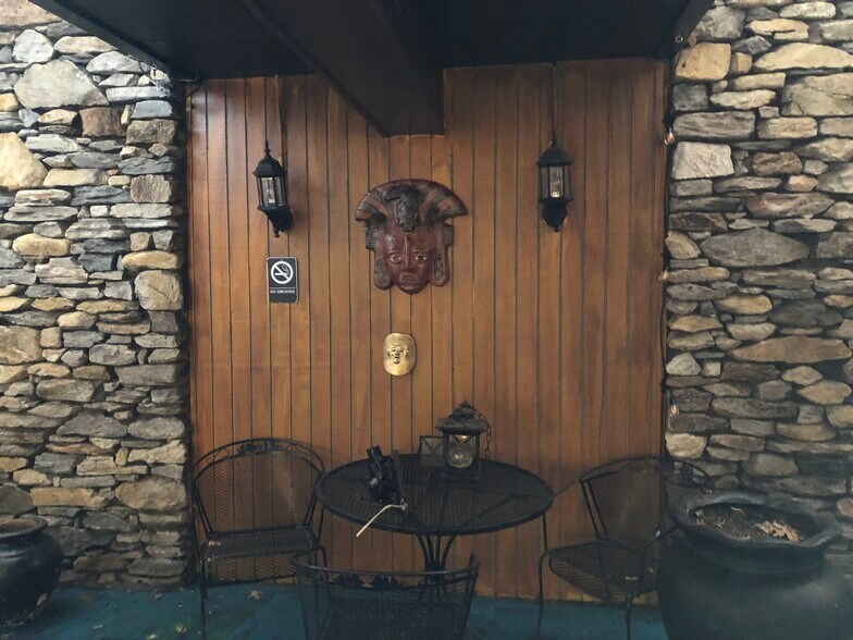 More Photos Of 321 N Main St, Hendersonville Restaurant For Lease