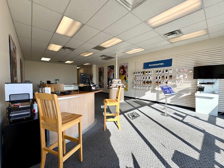 More Photos Of 210 Frontier St, Lexington Storefront Retail Office For Lease
