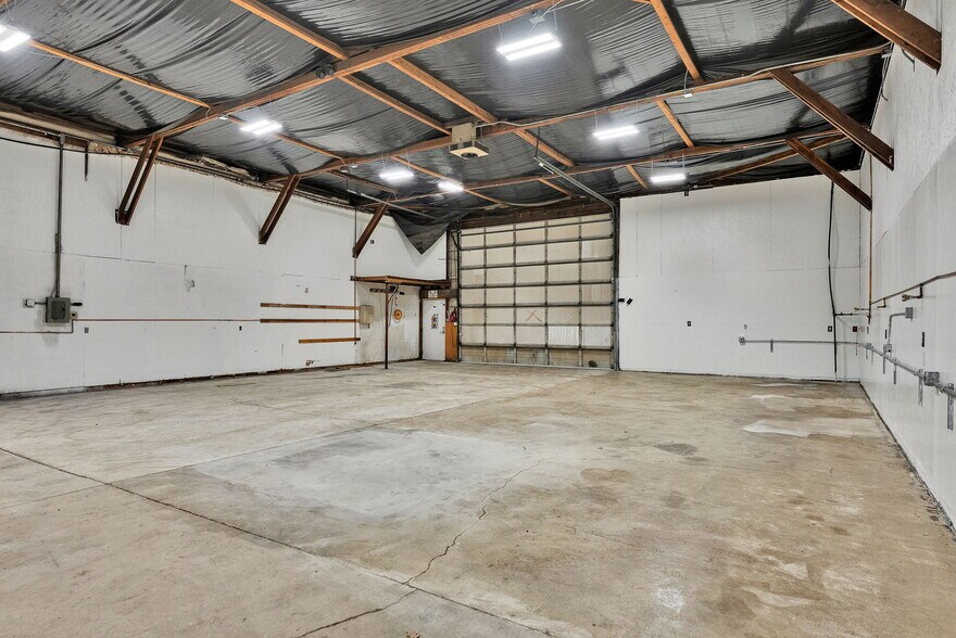 More Photos Of 11445 N Reed Rd, Hayden Warehouse For Lease