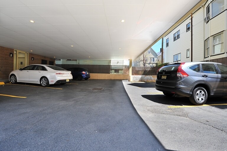 654 Avenue C, Bayonne, NJ 07002 Office