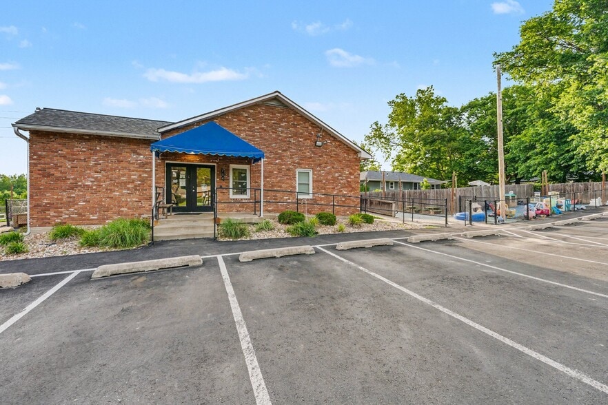 Primary Photo Of 303 N US Highway 169, Smithville Religious Facility For Sale