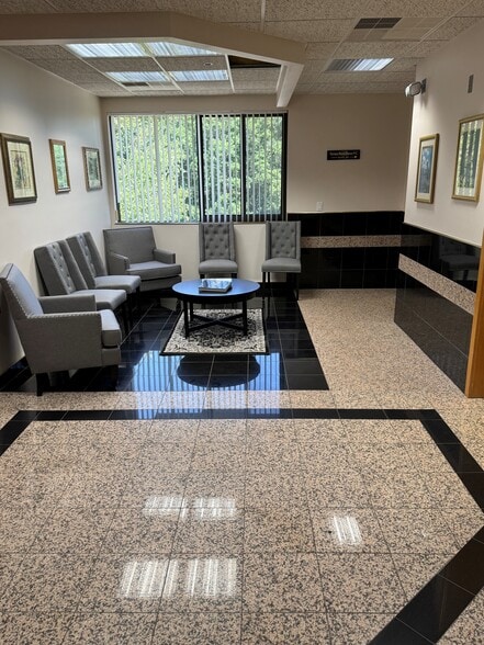 More Photos Of 207 Quaker Ln, West Warwick Office For Lease