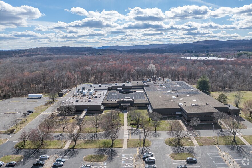 More Photos Of 350 Knotter Dr, Cheshire Research And Development For Lease