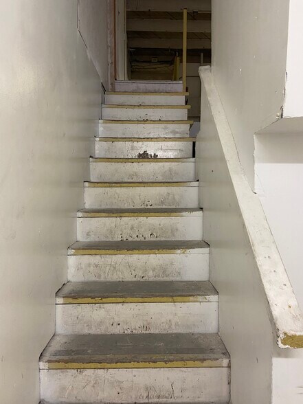 More Photos Of 5264 Long Beach Blvd, Long Beach Light Distribution For Lease