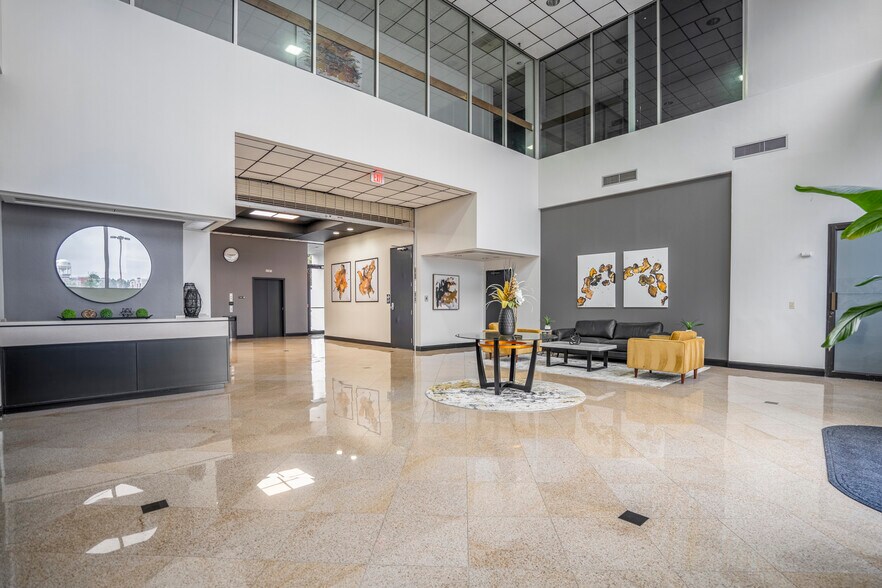 More Photos Of 1110 N Loop 336 W, Conroe Office For Lease