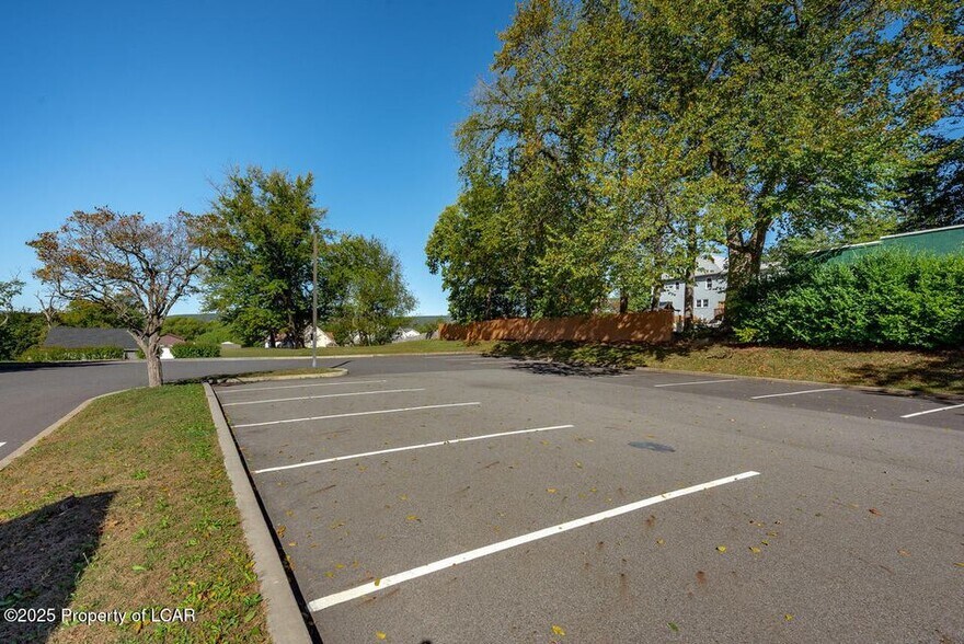 More Photos Of 14 N Main St, Plains Bank For Lease