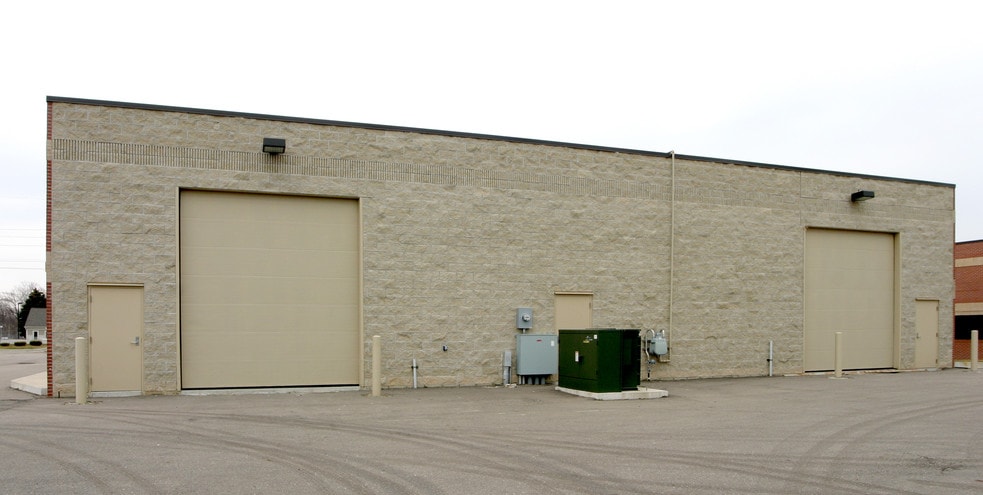 More Photos Of 55840 Grand River Ave, New Hudson Light Manufacturing For Lease