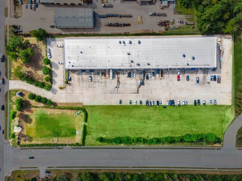 More Photos Of 2323 N Frazier St, Conroe Distribution For Lease