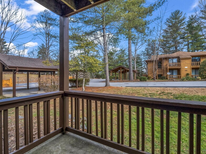 More Photos Of 520 Courtwood Ln, Hendersonville Apartments For Sale