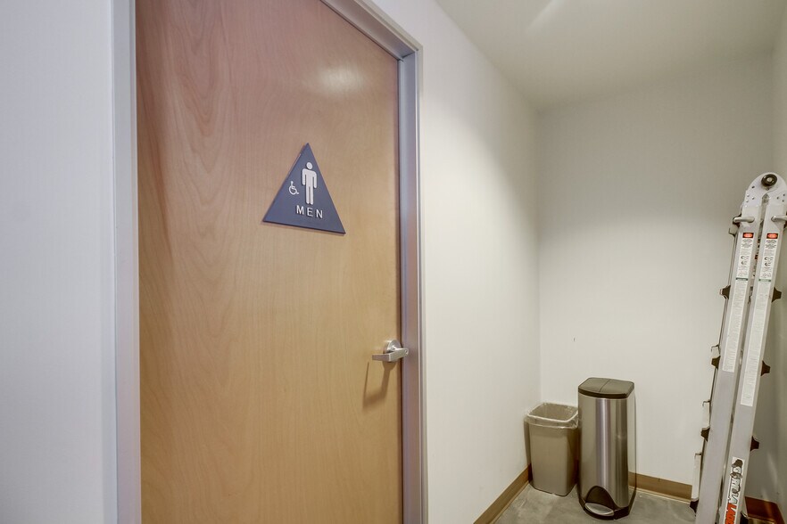 More Photos Of 1556-1586 Lancaster Point Way, San Diego Flex For Lease