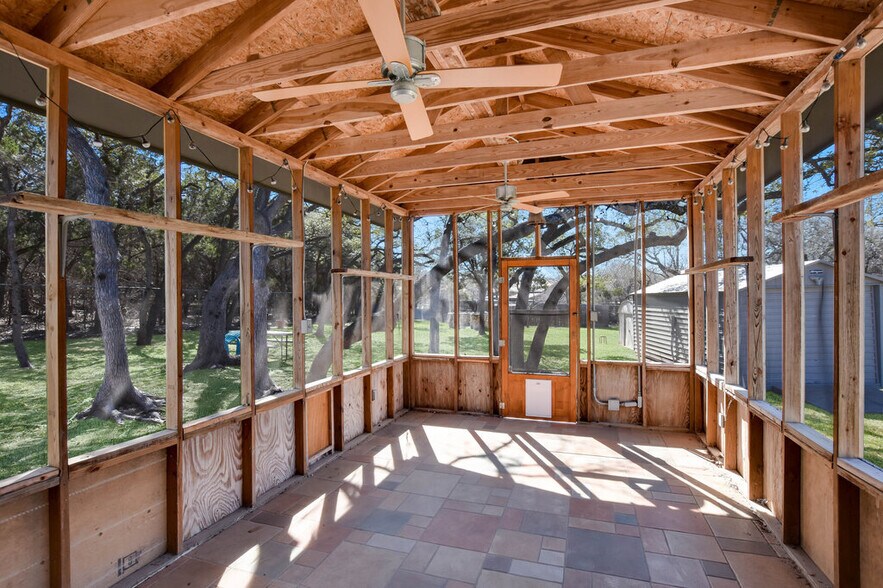 More Photos Of 16001 Awalt Dr, Austin Office For Sale