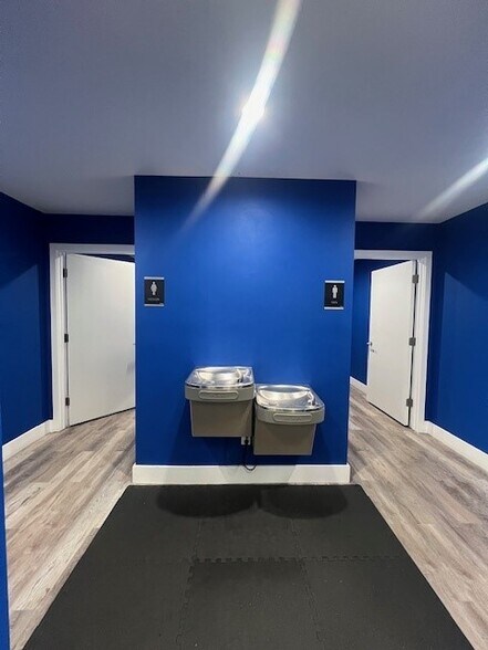 More Photos Of 4768-4772 NW 167th St, Miami Lakes Storefront Retail Office For Lease