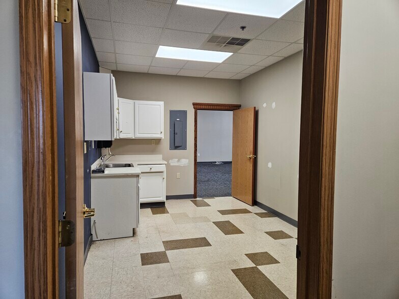 More Photos Of 6200 State St, Saginaw Office For Lease