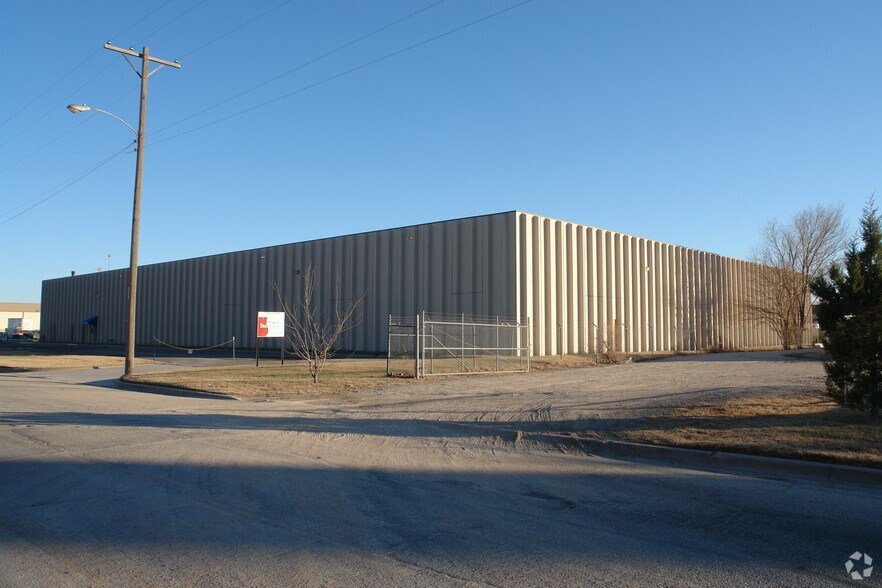 More Photos Of 3001 S Madison, Wichita Warehouse For Lease