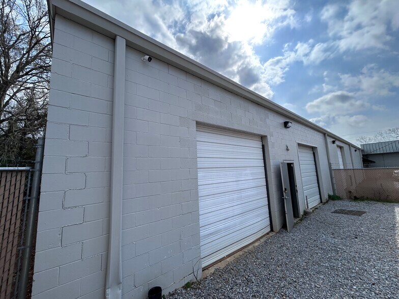 More Photos Of 1130 Broad River Rd, Columbia Showroom For Sale