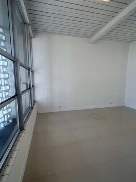 More Photos Of 2400 E Oakland Park Blvd, Fort Lauderdale Storefront Retail Office For Lease