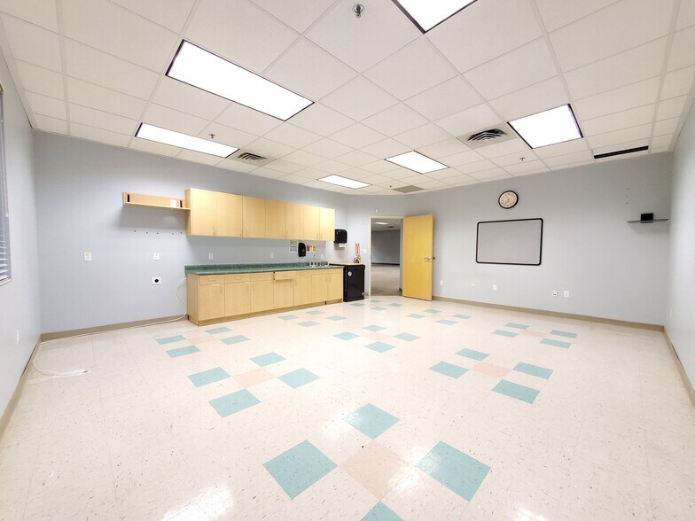 More Photos Of 5444 S Green St, Murray Medical For Lease