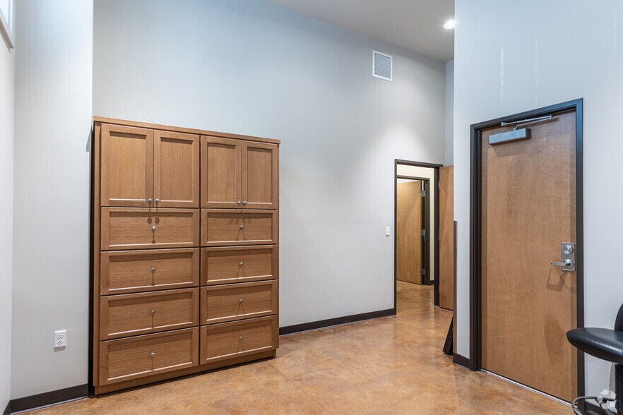 More Photos Of 512-514 7th St, Oregon City Medical For Sale