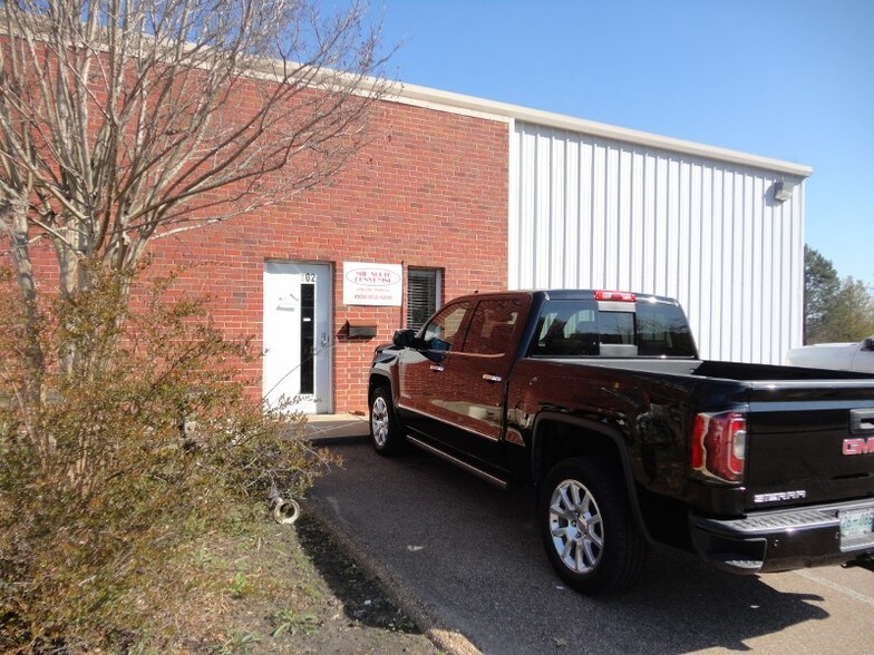 More Photos Of 310 Moore Ln, Collierville Warehouse For Lease