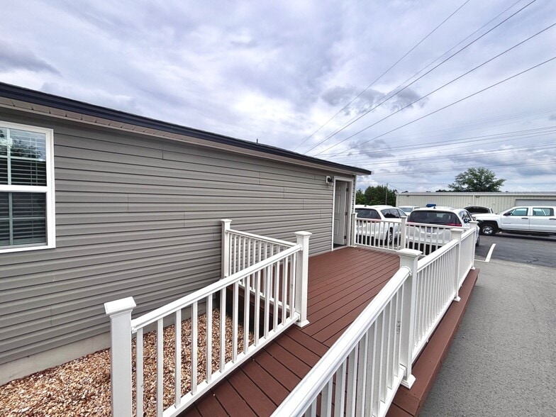 More Photos Of 809 Katie St, Fayetteville Office For Lease