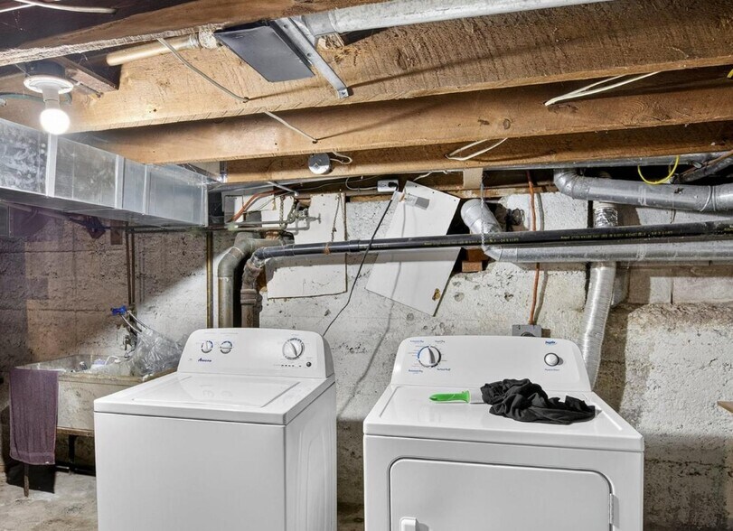 More Photos Of 271 Thomas St, Peterborough Apartments For Sale