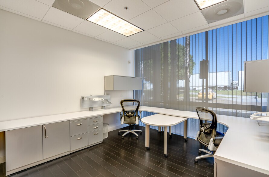 More Photos Of 10145 Via De La Amistad, San Diego Loft Creative Space For Sale