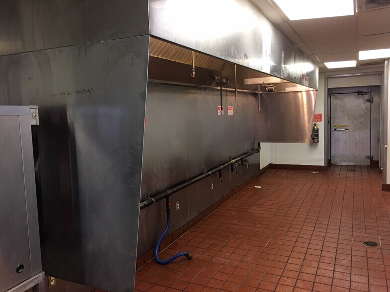 More Photos Of 800 W Walnut St, Watseka Fast Food For Lease