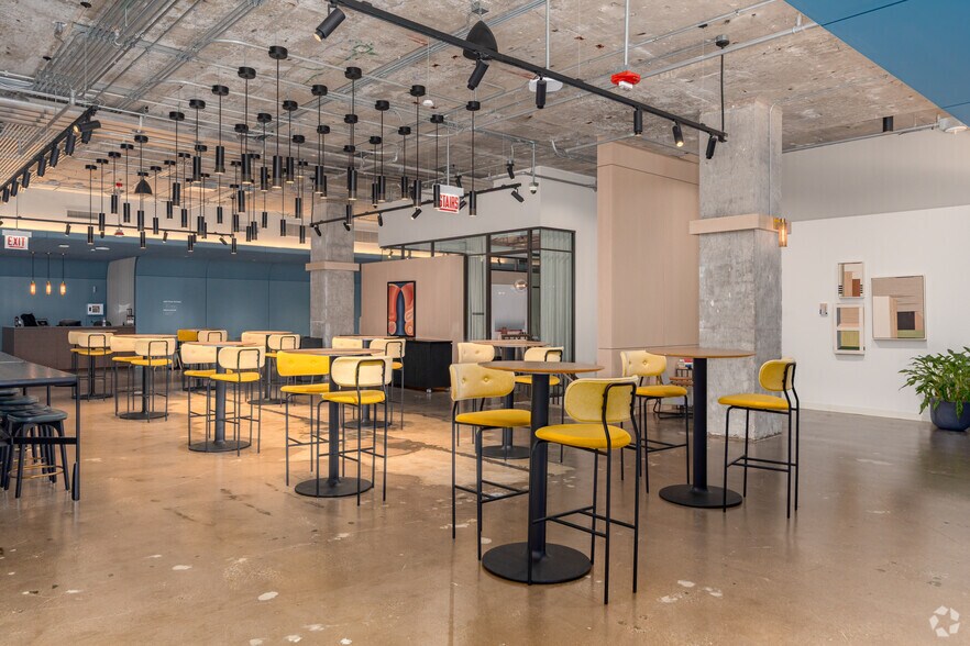 More Photos Of 311 W Monroe St, Chicago Coworking Space