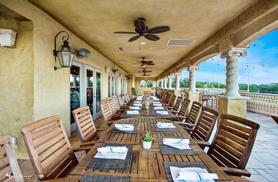 More Photos Of 935 Beachview Dr, Saint Simons Island Hotel For Sale
