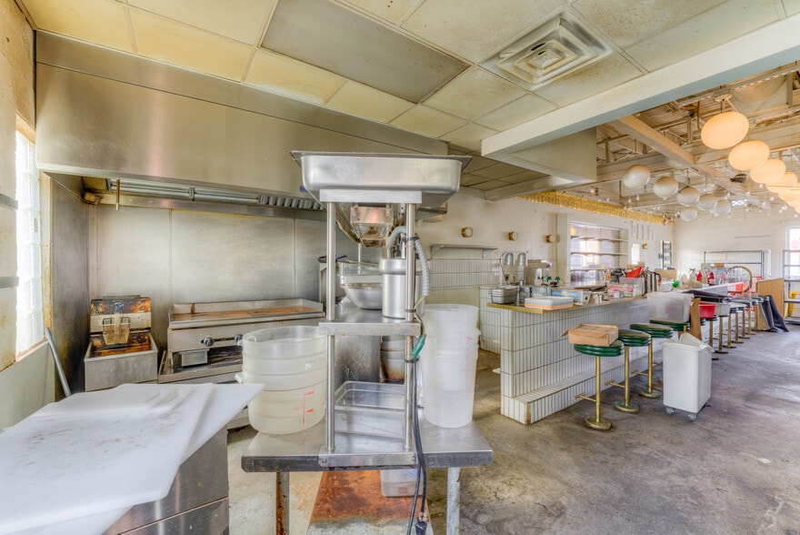 More Photos Of 2655 Broad Ave, Memphis Restaurant For Lease