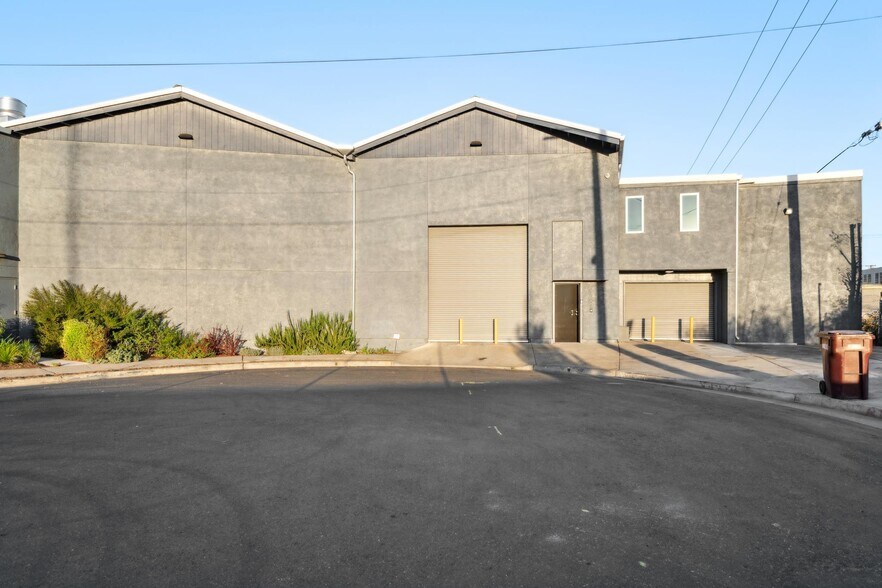More Photos Of 1000 Calcot Pl, Oakland Warehouse For Sale