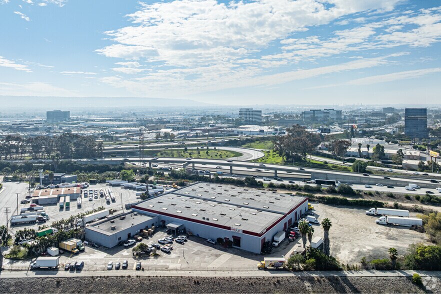 More Photos Of 18903 Anelo Ave, Carson Warehouse For Lease