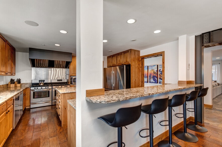More Photos Of 1469 Woodside Ave, Park City Lodge Meeting Hall For Sale