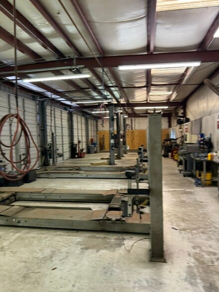 More Photos Of 4005 N Navarro St, Victoria Warehouse For Lease