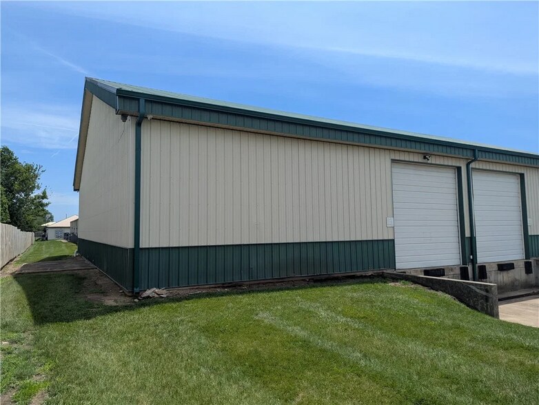 More Photos Of 777-779 Windsor Rd, Charleston Warehouse For Sale