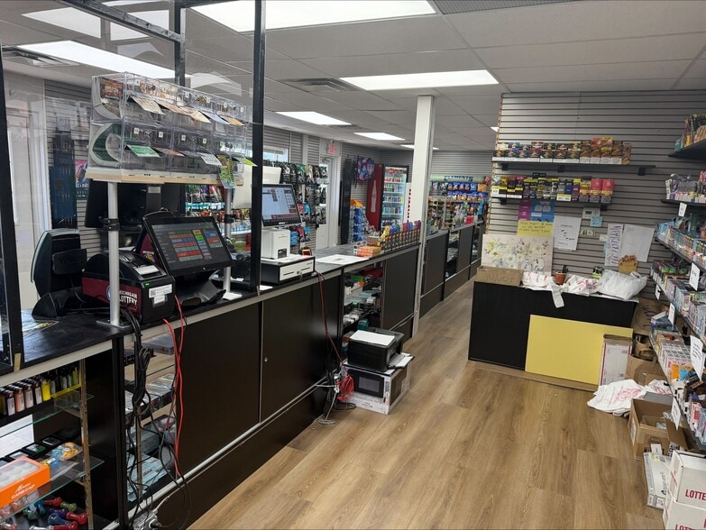 More Photos Of 6185 Dixie Hwy, Bridgeport General Retail For Sale