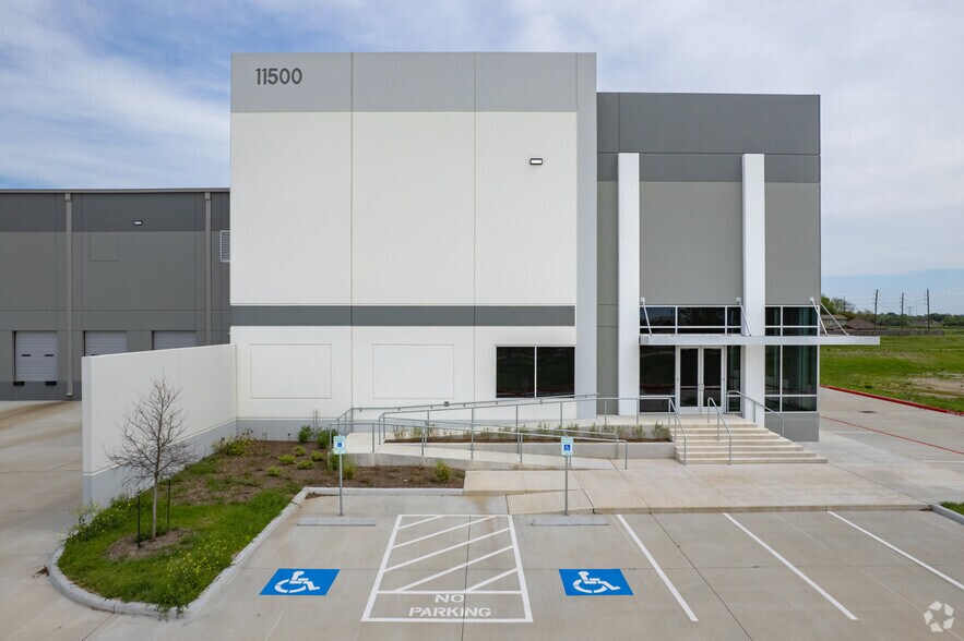 More Photos Of 11500 Antoine, Houston Warehouse For Lease